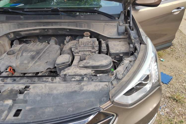 Used Hyundai Santa Fe 2013 2.4L Automatic 4x4 Smart Version Engine Bay Left