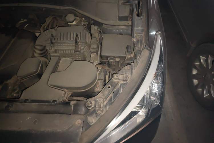 Used Hyundai Santa Fe 2013 Revised Version 2.4L Automatic All-Wheel Drive Smart Type Engine Bay Left