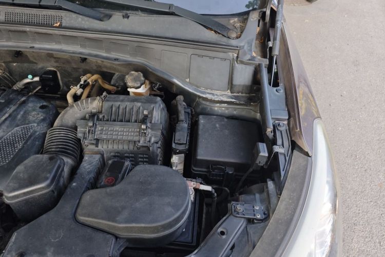 Used Hyundai Santa Fe 2013 2.4L Automatic Two-Wheel Drive Smart Version Engine Bay Left