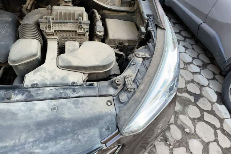 Used Hyundai Santa Fe 2013 2.4L Automatic 2WD Comfort Edition Engine Bay Left