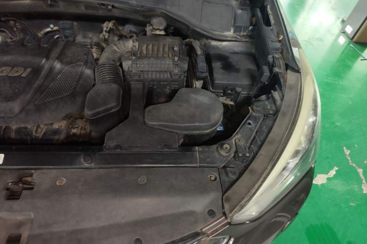 Used Hyundai Santa Fe 2013 2.4L Automatic Two-Wheel Drive Smart Version Engine Bay Left