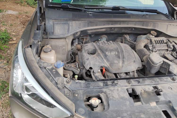 Used Hyundai Santa Fe 2013 2.4L Automatic 4x4 Smart Version Engine Bay Right