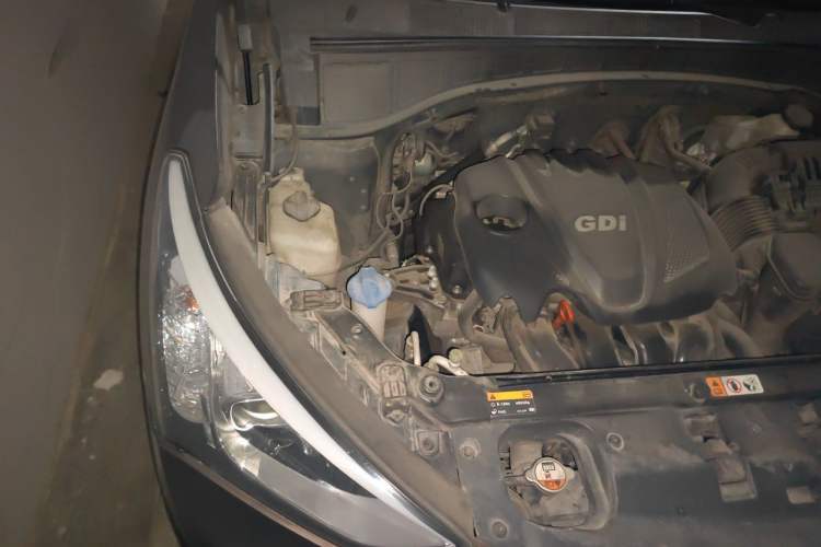 Used Hyundai Santa Fe 2013 Revised Version 2.4L Automatic All-Wheel Drive Smart Type Engine Bay Right