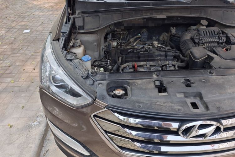 Used Hyundai Santa Fe 2013 2.4L Automatic Two-Wheel Drive Smart Version Engine Bay Right