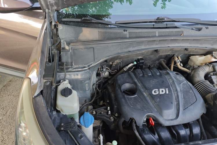 Used Hyundai Santa Fe 2013 2.4L Automatic Two-Wheel Drive Smart Version Engine Bay Right