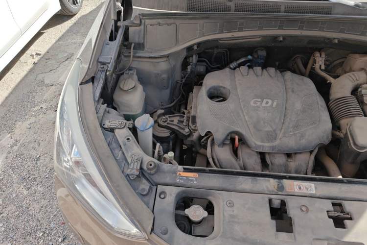 Used Hyundai Santa Fe 2013 Revised Version 2.4L Automatic All-Wheel Drive Luxury Trim Engine Bay Right