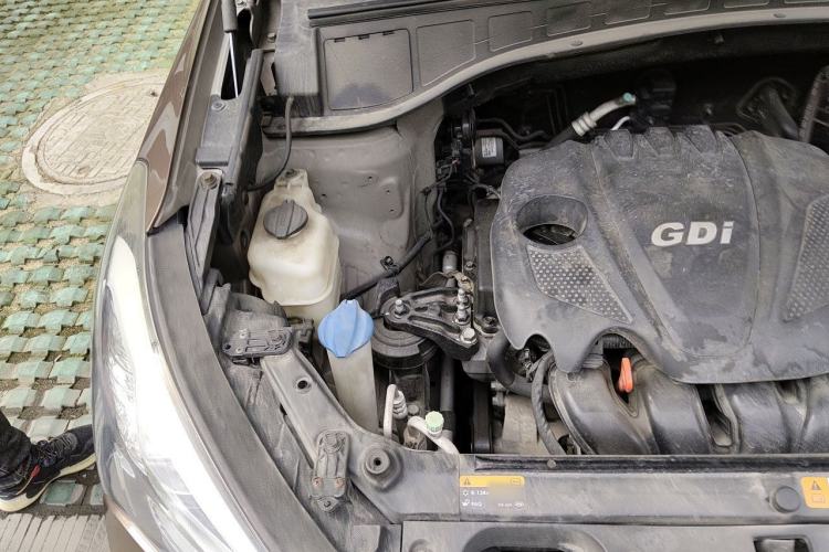 Used Hyundai Santa Fe 2013 2.4L Automatic 4x4 Prestige Edition Engine Bay Right