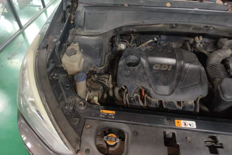 Used Hyundai Santa Fe 2013 2.4L Automatic Two-Wheel Drive Smart Version Engine Bay Right