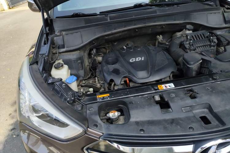 Used Hyundai Santa Fe 2013 2.4L Automatic Two-Wheel Drive Smart Version Engine Bay Right