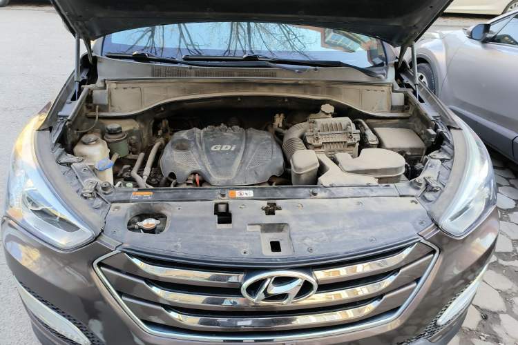 Used Hyundai Santa Fe 2013 2.4L Automatic 2WD Comfort Edition Engine Bay