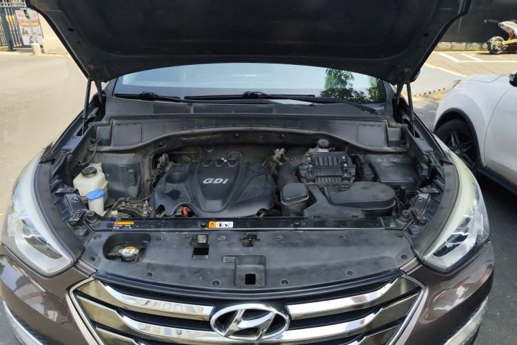 Used Hyundai Santa Fe 2013 2.4L Automatic Two-Wheel Drive Smart Version Engine Bay