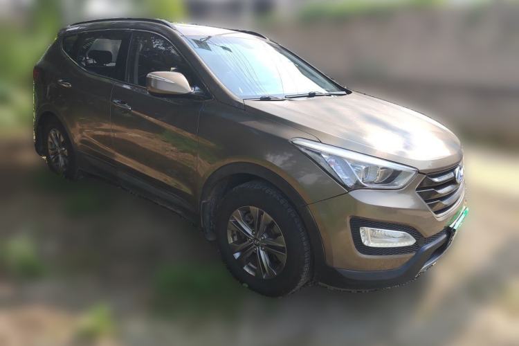 Used Hyundai Santa Fe 2013 2.4L Automatic 4x4 Smart Version Front Right 45 Deg