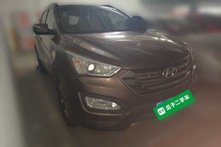 Used Hyundai Santa Fe 2013 Revised Version 2.4L Automatic All-Wheel Drive Smart Type Front Right 45 Deg