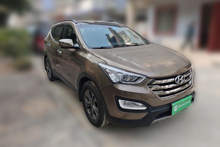 Used Hyundai Santa Fe 2013 2.4L Automatic Two-Wheel Drive Smart Version Front Right 45 Deg