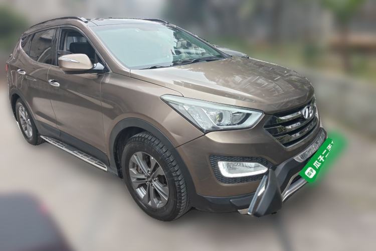 Used Hyundai Santa Fe 2013 2.4L Automatic Two-Wheel Drive Smart Version Front Right 45 Deg