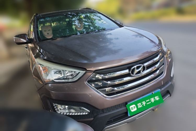 Used Hyundai Santa Fe 2013 2.4L Automatic Two-Wheel Drive Smart Version Front Right 45 Deg