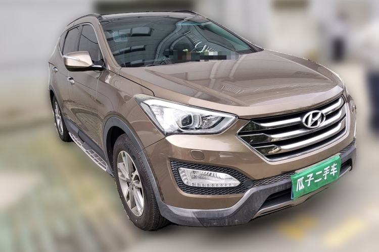 Used Hyundai Santa Fe 2013 2.4L Automatic 4x4 Prestige Edition Front Right 45 Deg