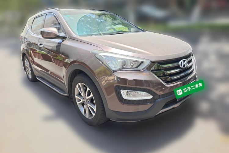 Used Hyundai Santa Fe 2013 Revised Version 2.4L Automatic All-Wheel Drive Luxury Trim Front Right 45 Deg