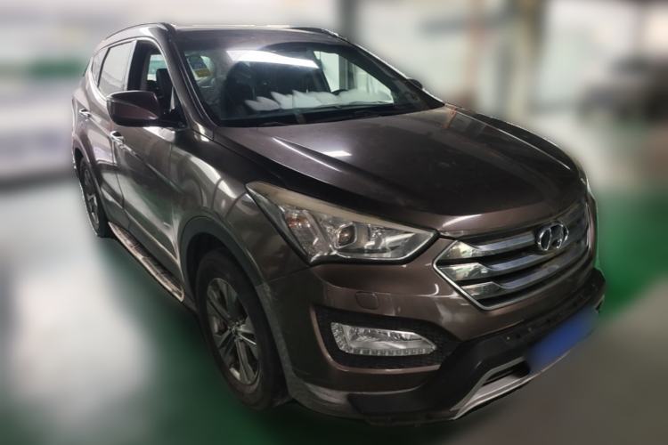 Used Hyundai Santa Fe 2013 2.4L Automatic Two-Wheel Drive Smart Version Front Right 45 Deg