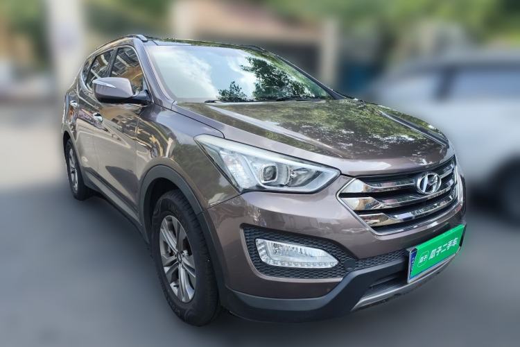 Used Hyundai Santa Fe 2013 2.4L Automatic Two-Wheel Drive Smart Version Front Right 45 Deg