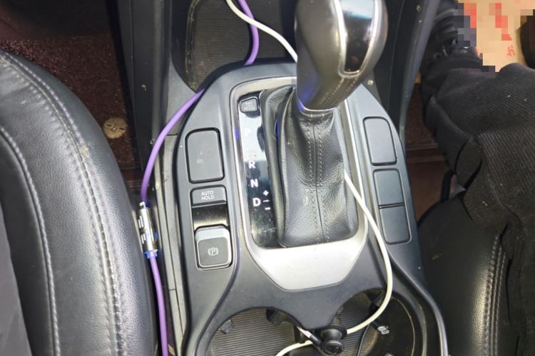 Used Hyundai Santa Fe 2013 2.4L Automatic Two-Wheel Drive Smart Version Gear Lever