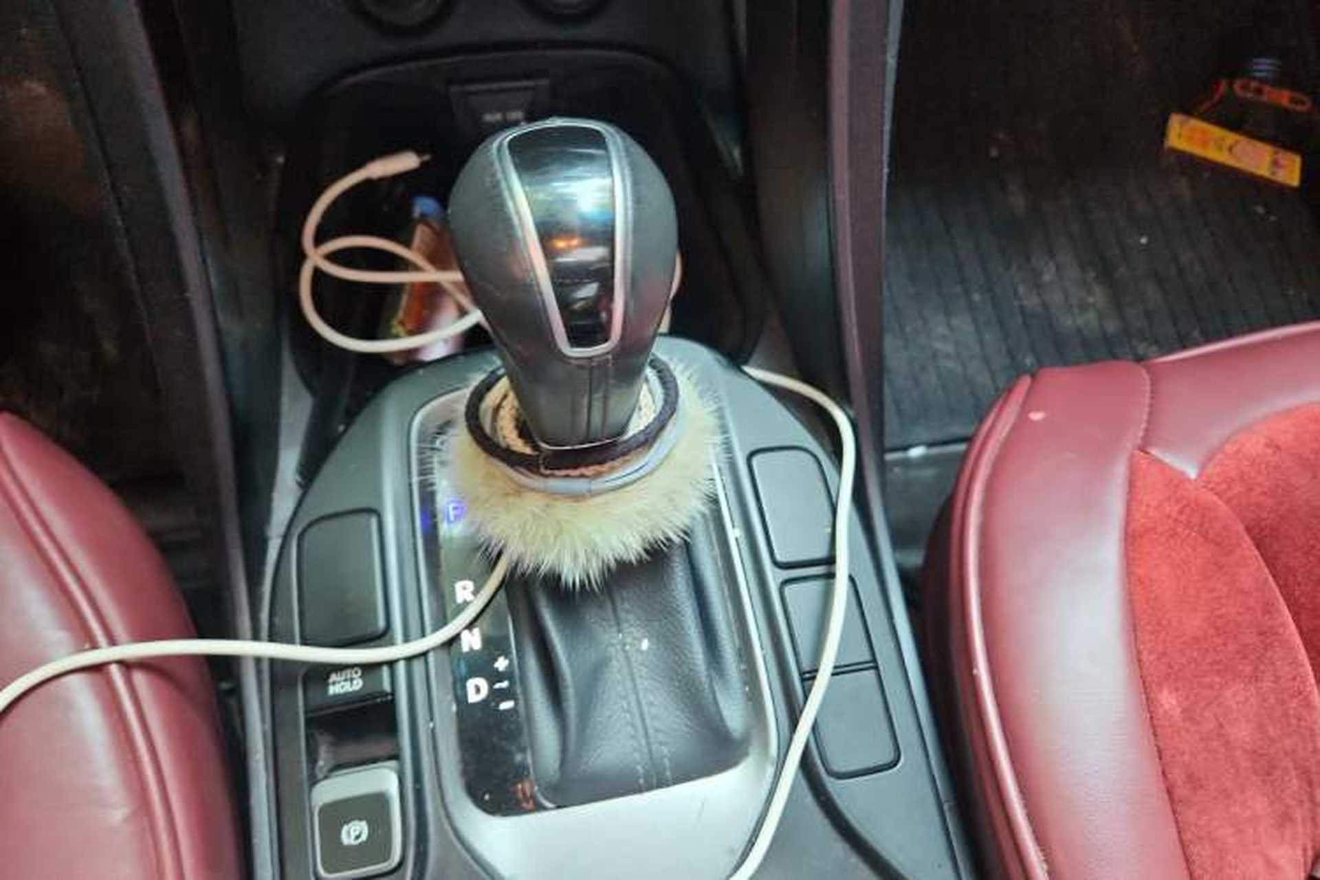 Used Hyundai Santa Fe 2013 Revised Version 2.4L Automatic All-Wheel Drive Smart Type Gear Lever