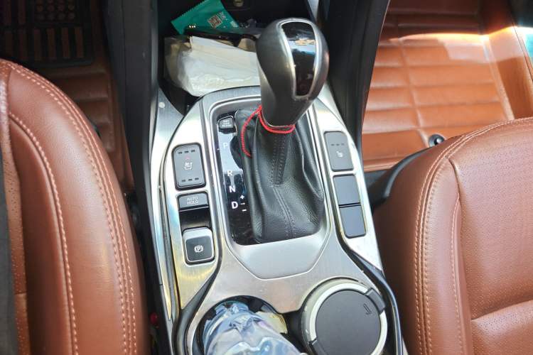 Used Hyundai Santa Fe 2013 Revised Version 2.4L Automatic All-Wheel Drive Luxury Trim Gear Lever