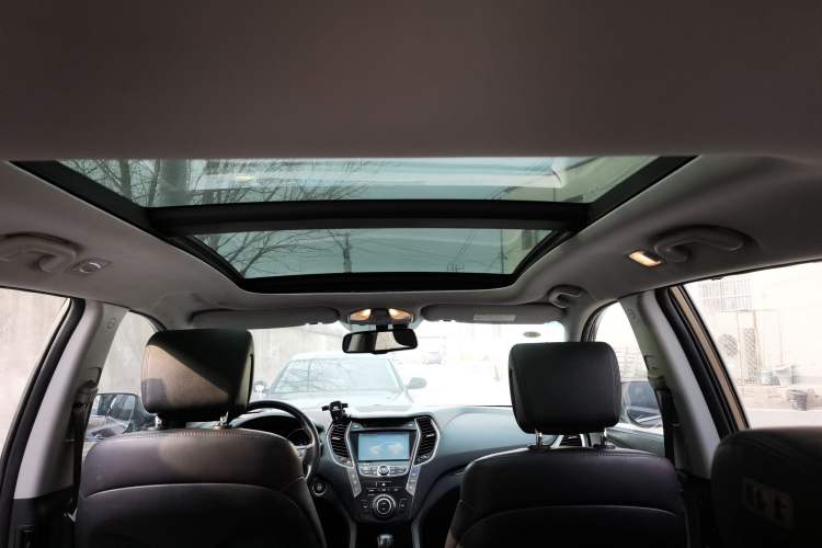Used Hyundai Santa Fe 2013 Revised Version 2.4L Automatic All-Wheel Drive Luxury Trim Headliner