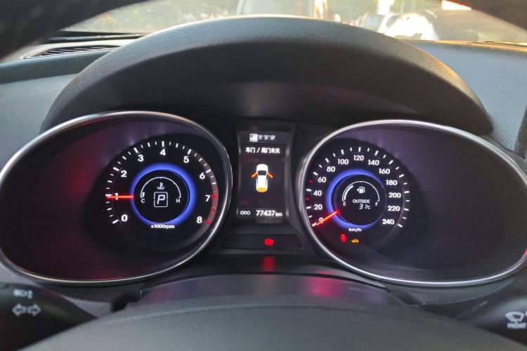 Used Hyundai Santa Fe 2013 2.4L Automatic Two-Wheel Drive Smart Version Instrument Cluster
