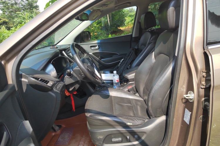 Used Hyundai Santa Fe 2013 2.4L Automatic 4x4 Smart Version Left Front Seat
