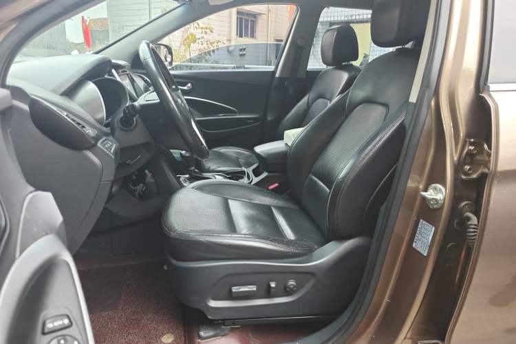 Used Hyundai Santa Fe 2013 2.4L Automatic Two-Wheel Drive Smart Version Left Front Seat
