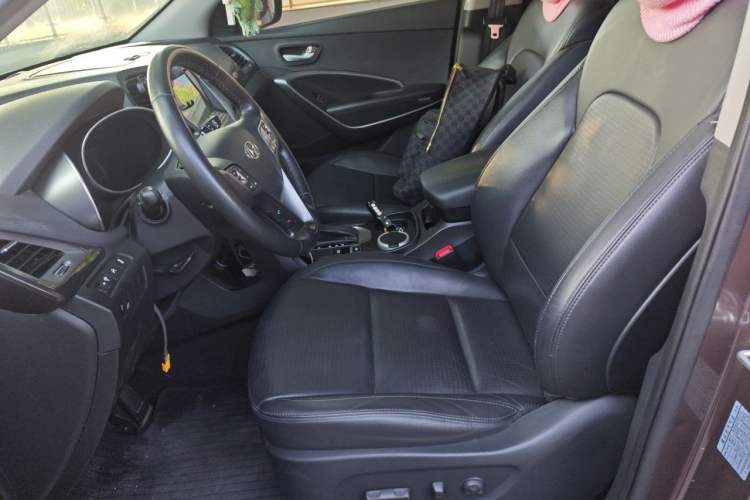 Used Hyundai Santa Fe 2013 2.4L Automatic Two-Wheel Drive Smart Version Left Front Seat