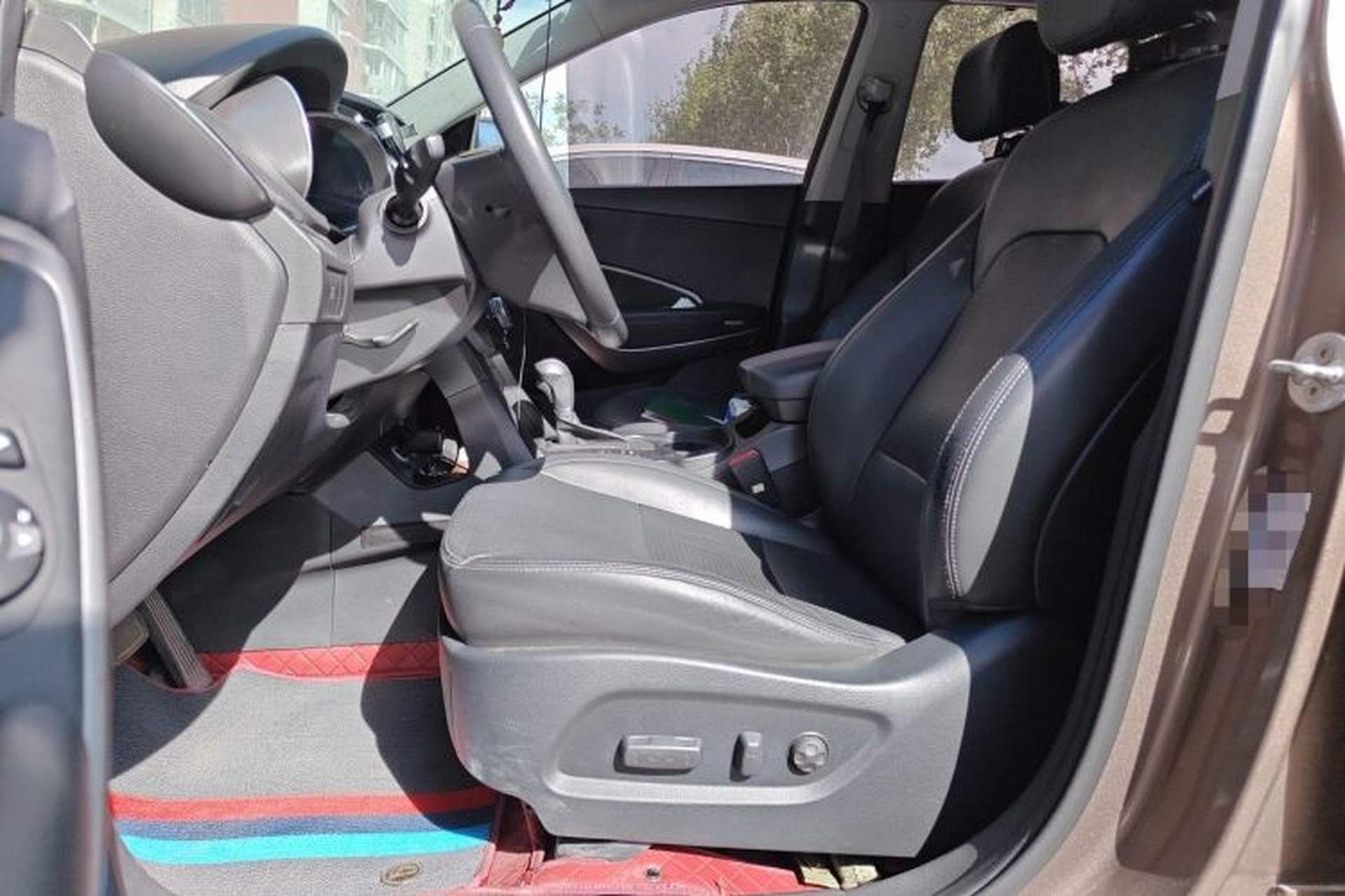 Used Hyundai Santa Fe 2013 Revised Version 2.4L Automatic All-Wheel Drive Luxury Trim Left Front Seat