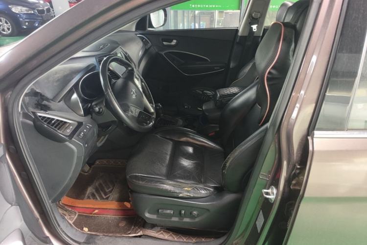 Used Hyundai Santa Fe 2013 2.4L Automatic Two-Wheel Drive Smart Version Left Front Seat