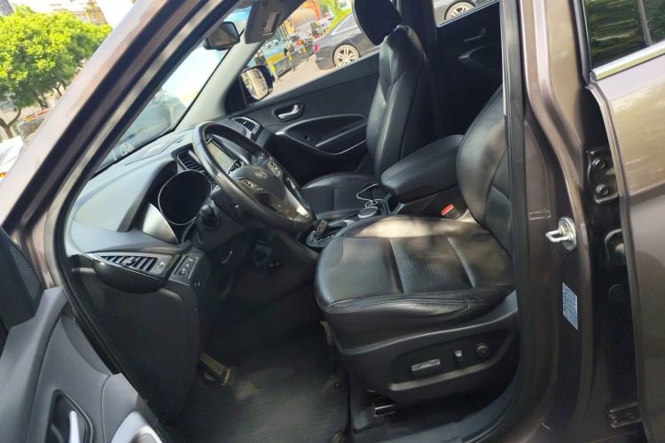 Used Hyundai Santa Fe 2013 2.4L Automatic Two-Wheel Drive Smart Version Left Front Seat