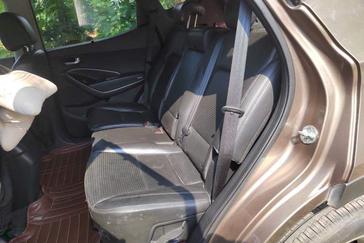 Used Hyundai Santa Fe 2013 2.4L Automatic 4x4 Smart Version Left Rear Seat