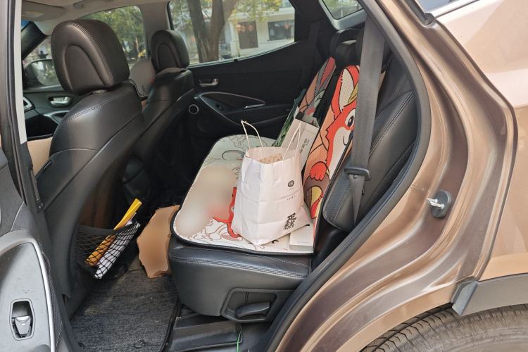 Used Hyundai Santa Fe 2013 2.4L Automatic Two-Wheel Drive Smart Version Left Rear Seat