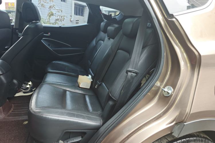 Used Hyundai Santa Fe 2013 2.4L Automatic Two-Wheel Drive Smart Version Left Rear Seat