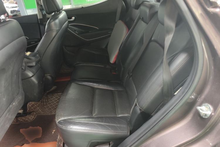 Used Hyundai Santa Fe 2013 2.4L Automatic Two-Wheel Drive Smart Version Left Rear Seat