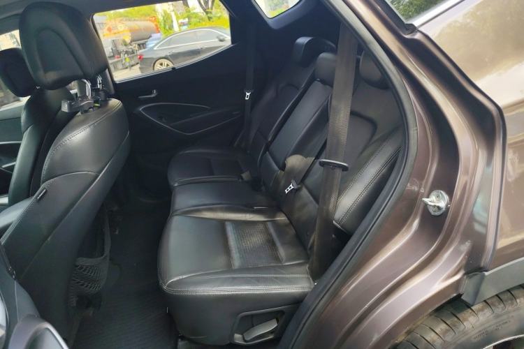 Used Hyundai Santa Fe 2013 2.4L Automatic Two-Wheel Drive Smart Version Left Rear Seat