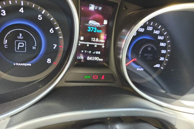 Used Hyundai Santa Fe 2013 Revised Version 2.4L Automatic All-Wheel Drive Luxury Trim Odometer Close Up