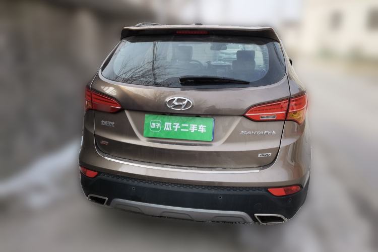 Used Hyundai Santa Fe 2013 Revised Version 2.4L Automatic All-Wheel Drive Luxury Trim Rear