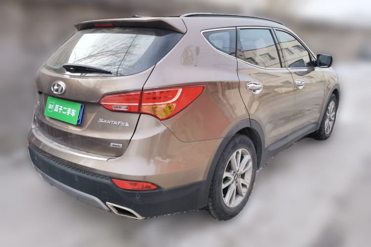 Used Hyundai Santa Fe 2013 Revised Version 2.4L Automatic All-Wheel Drive Luxury Trim Rear Right 45 Deg