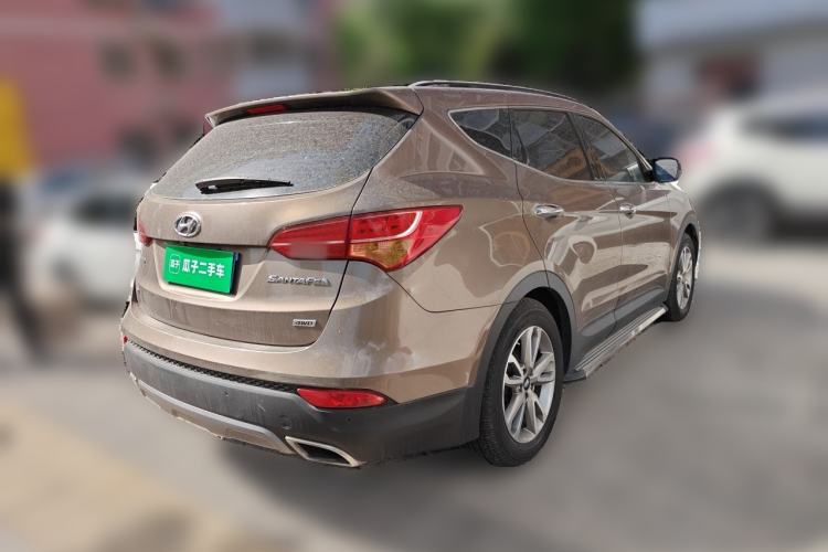 Used Hyundai Santa Fe 2013 Revised Version 2.4L Automatic All-Wheel Drive Luxury Trim Rear Right 45 Deg