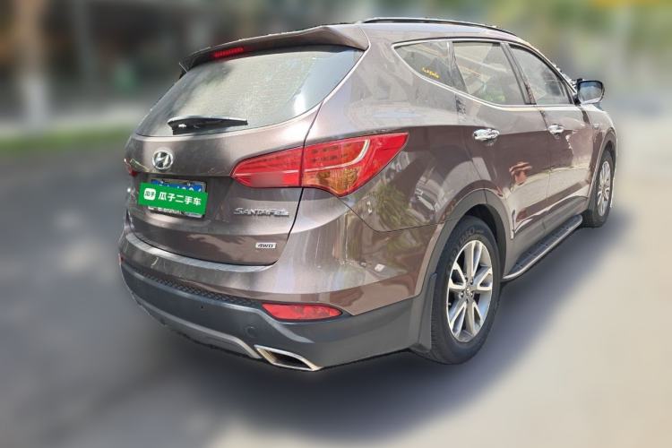 Used Hyundai Santa Fe 2013 Revised Version 2.4L Automatic All-Wheel Drive Luxury Trim Rear Right 45 Deg