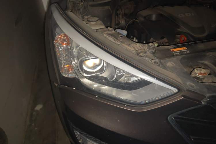 Used Hyundai Santa Fe 2013 Revised Version 2.4L Automatic All-Wheel Drive Smart Type Right Front Headlight