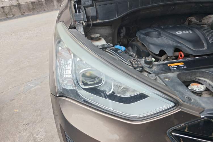 Used Hyundai Santa Fe 2013 2.4L Automatic Two-Wheel Drive Smart Version Right Front Headlight