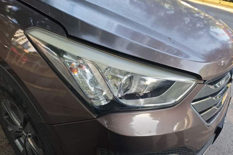 Used Hyundai Santa Fe 2013 2.4L Automatic Two-Wheel Drive Smart Version Right Front Headlight