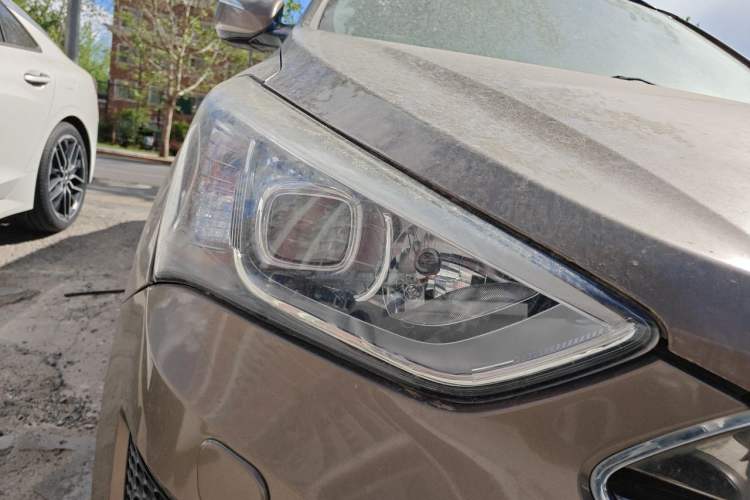 Used Hyundai Santa Fe 2013 Revised Version 2.4L Automatic All-Wheel Drive Luxury Trim Right Front Headlight