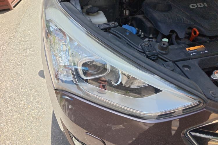 Used Hyundai Santa Fe 2013 Revised Version 2.4L Automatic All-Wheel Drive Luxury Trim Right Front Headlight